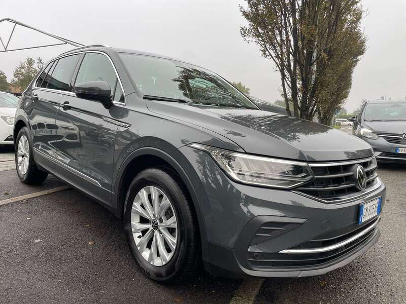 Grigio Usata 2022 VW Tiguan Elegance SUV | 27.900 € (Buon prezzo) - Immagine 1/4