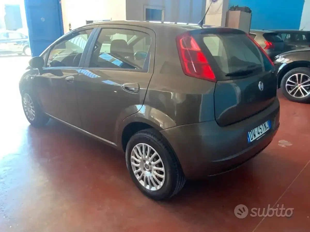 Usata Fiat Grande Punto Dynamic 69 CV (50 kW) 2009 Marrone Utilitaria