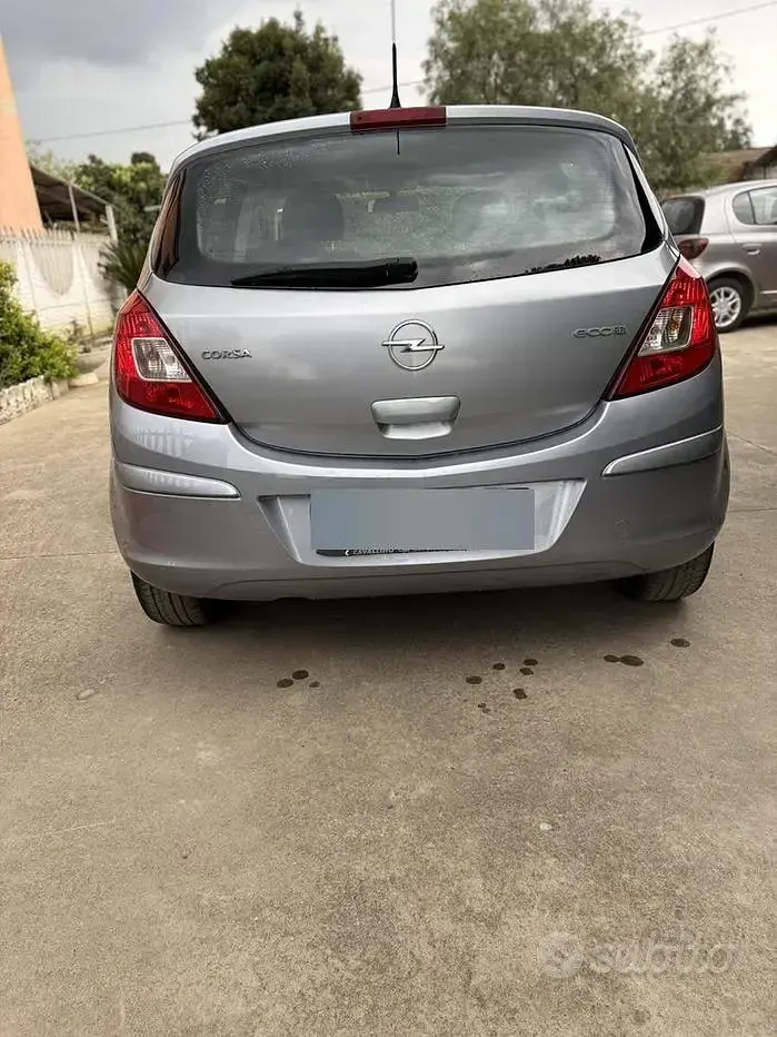 Usata Opel Corsa 75 CV (55 kW) 2009 Utilitaria