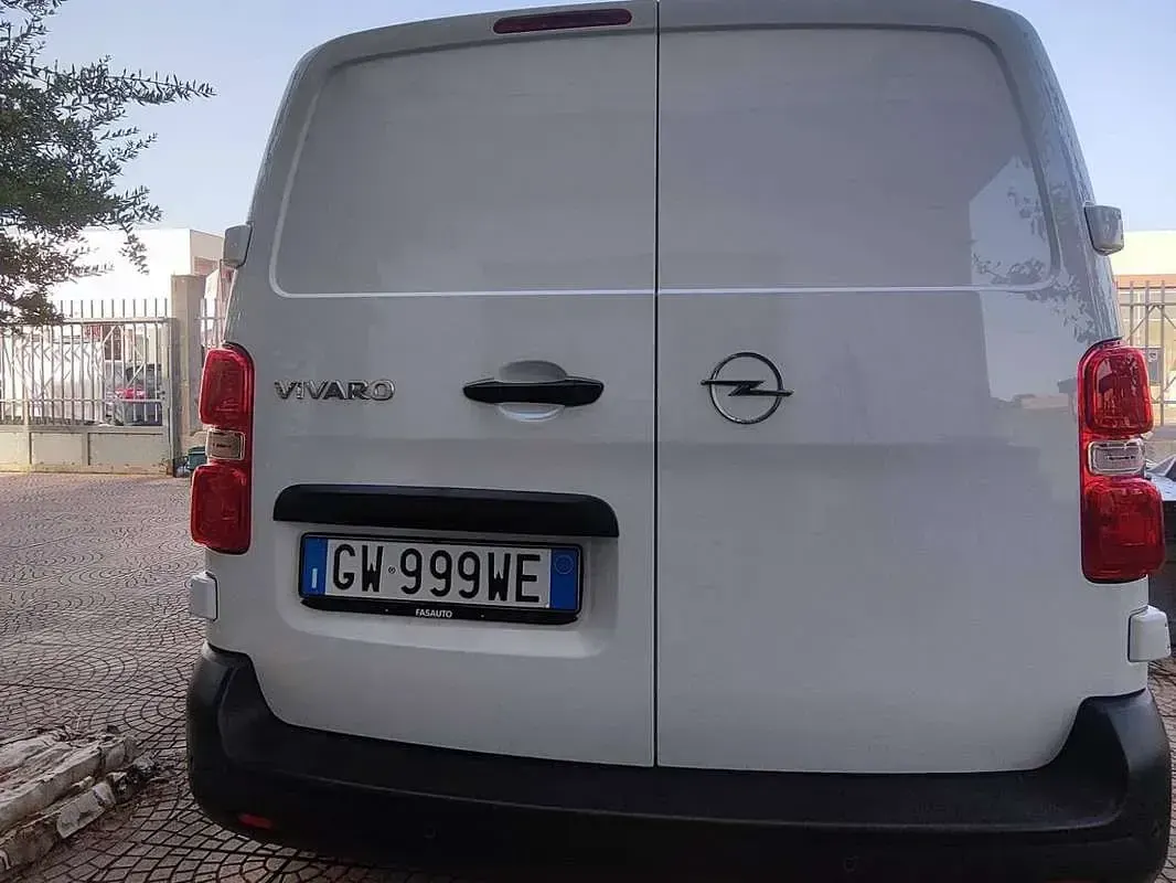 Usata Opel Vivaro-e Combi 144 CV (105 kW) 2025 Bianco Monovolume