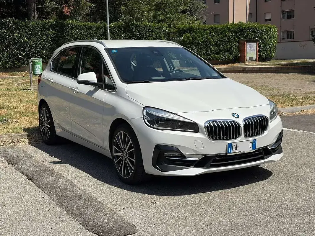 Usata BMW 218 Active Tourer Luxury Line 150 CV (110 kW) 2020 Bianco Monovolume
