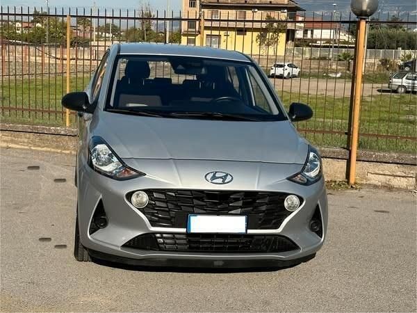 Argento Usata 2022 Hyundai i10 Prime Due volumi | 9899 € (Super prezzo) - Immagine 1/4