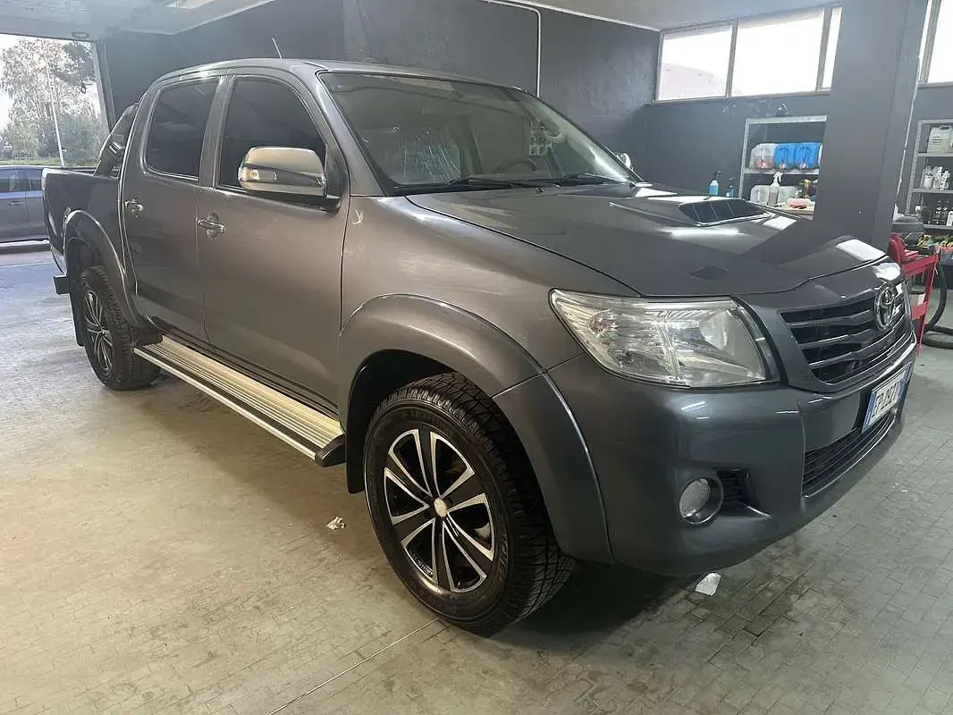 Usata Toyota HiLux 171 CV (125 kW) 2013 Grigio Pick-up