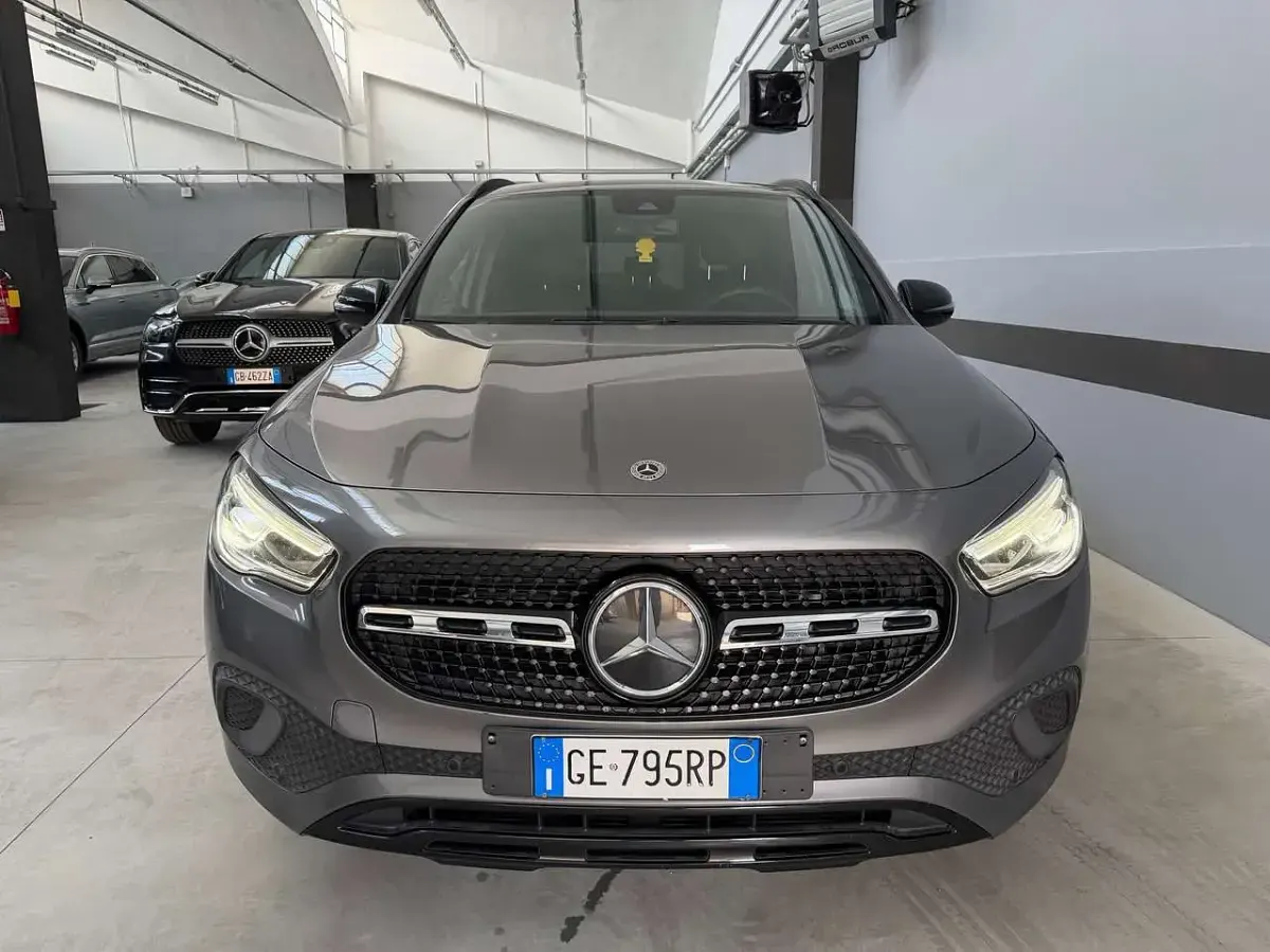 Usata Mercedes GLA200 150 CV (110 kW) 2021 Grigio SUV