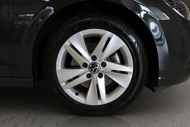 Usata VW Golf VIII Life 116 CV (85 kW) 2024 Grigio Utilitaria