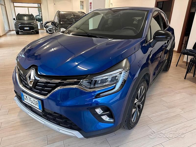 Usata Renault Captur Intens 101 CV (74 kW) 2023 Blu/azzurro SUV