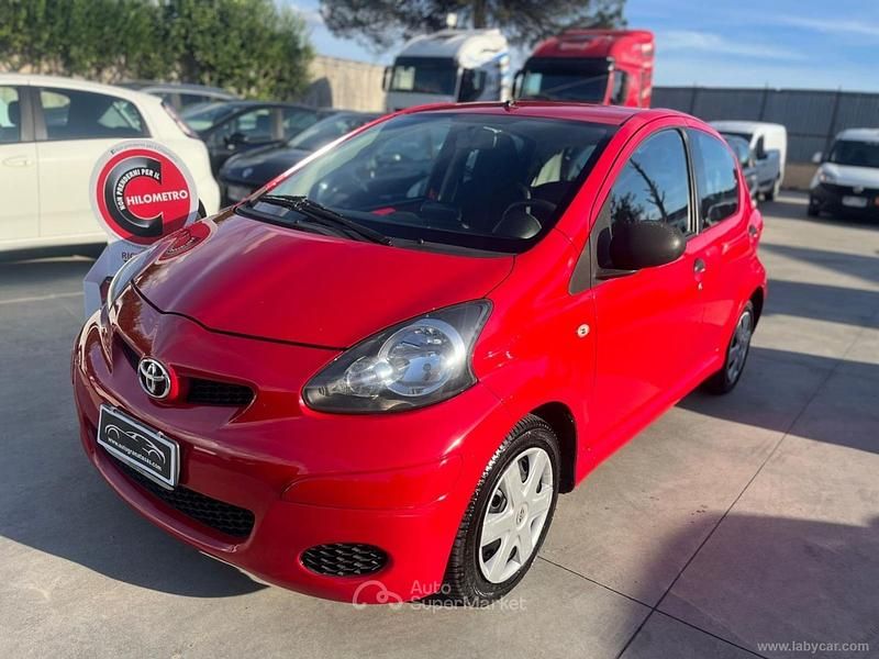 Usata Toyota Aygo Connect Style 68 CV (50 kW) 2011 Rosso Utilitaria