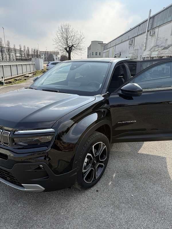 Usata Jeep Avenger Summit 101 CV (74 kW) 2025 SUV
