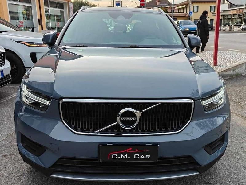 Usata Volvo XC40 Momentum 163 CV (119 kW) 2022 Blu/azzurro SUV