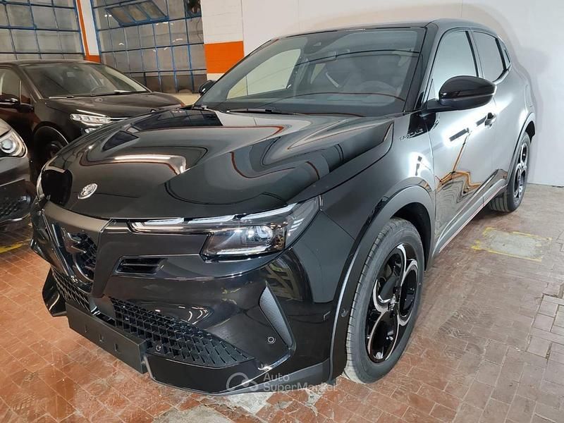 Nuova Alfa Romeo Junior Edizione Speciale 136 CV (100 kW) 2026 Nero SUV