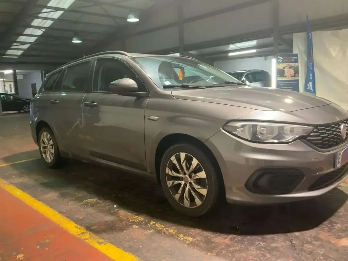 Usata Fiat Tipo Easy 95 CV (69 kW) 2017 Grigio Berlina