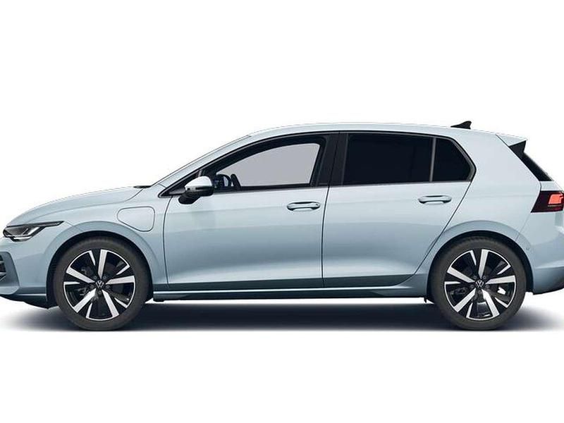 Nuova VW Golf VIII Life 150 CV (110 kW) 2026 Crystal ice blue metallizzato