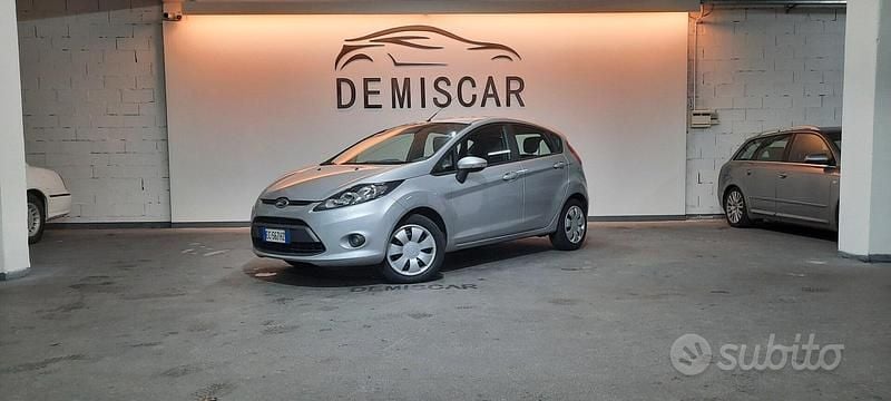 Usata Ford Fiesta Titanium 82 CV (60 kW) 2010 Grigio Utilitaria