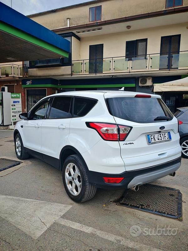 Usata Ford Kuga 120 CV (88 kW) 2017 Bianco SUV