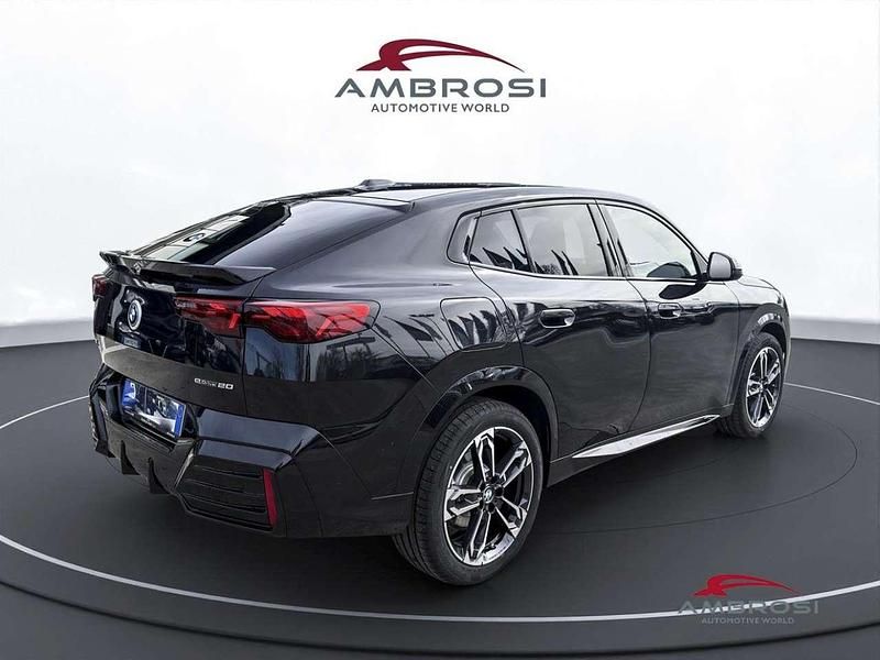 Nuova BMW iX2 M Sport 150 kW (204 CV) 2025 Black sapphire metallizzato SUV