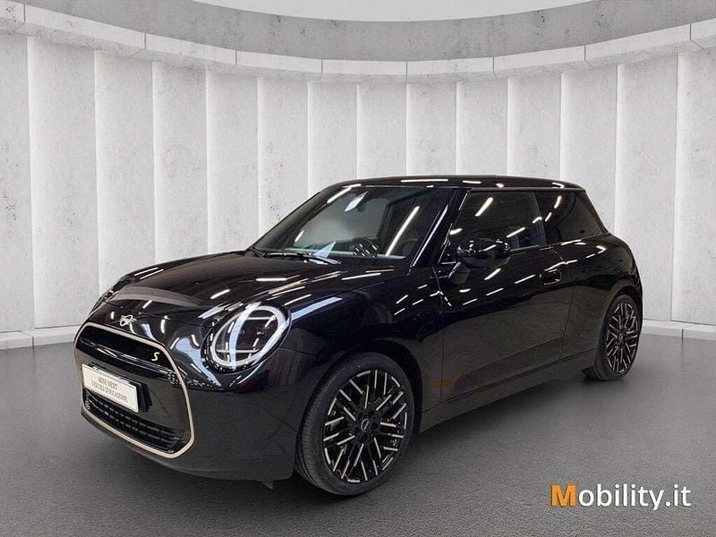 Nero Usata 2024 Mini Cooper SE Favoured Utilitaria | 29.500 € (Cara) - Immagine 1/4