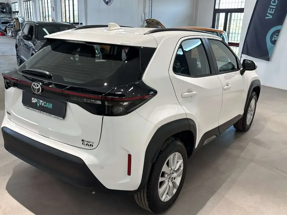 Begagnad Toyota Yaris Cross Active 116 HK (85 kW) 2025 Vit SUV