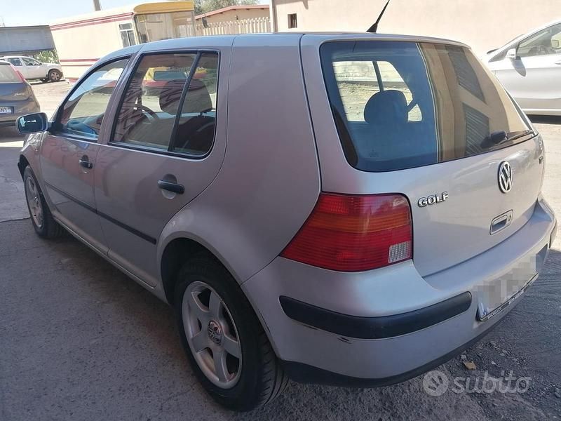 Usata VW Golf IV 90 CV (66 kW) 2000 Grigio Berlina