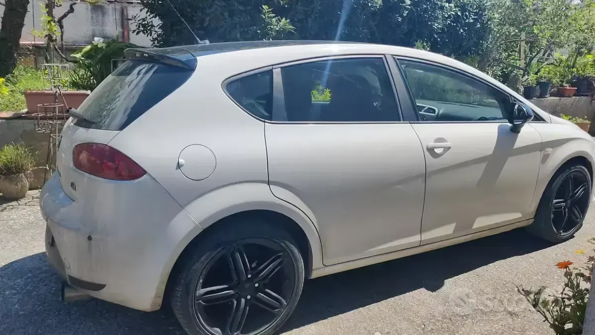 Usata Seat Leon FR 170 CV (125 kW) 2010 Bianco Utilitaria