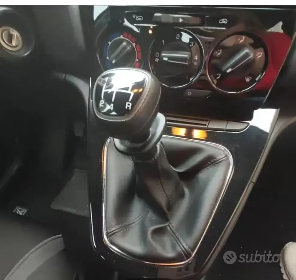 Usata Lancia Ypsilon 69 CV (50 kW) 2016 Bianco Utilitaria