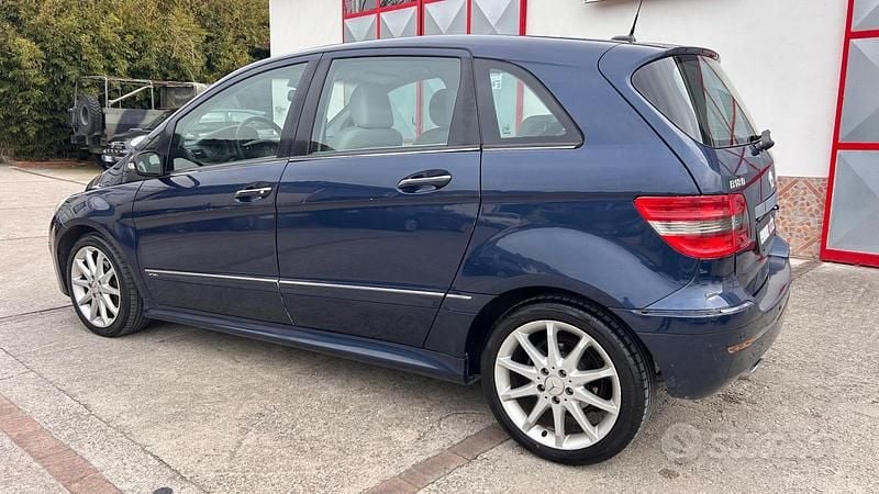 Usata Mercedes B180 108 CV (79 kW) 2006 Blu Monovolume