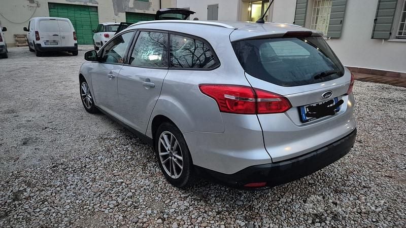 Usata Ford Focus 120 CV (88 kW) 2017 Grigio Station wagon