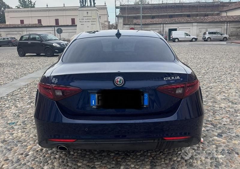 Usata Alfa Romeo Giulia Executive 160 CV (117 kW) 2019 Blu Berlina