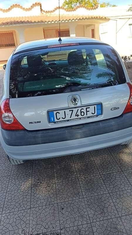 Usata Renault Clio II Expression 58 CV (42 kW) 2003 Grigio Berlina