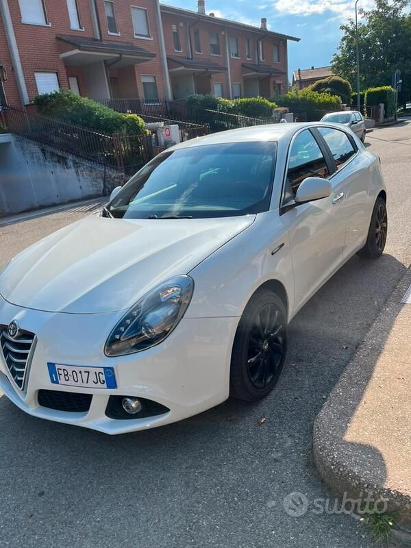 Usata Alfa Romeo Giulietta 105 CV (77 kW) 2015 Bianco Utilitaria