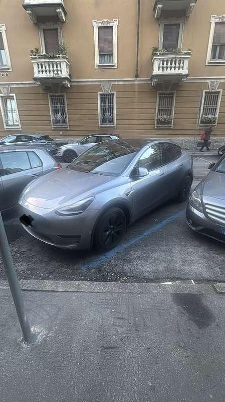 Usata Tesla Model Y RWD 88 kW (120 CV) 2025 SUV