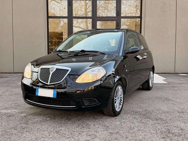 Usata Lancia Ypsilon 60 CV (44 kW) 2009 Nero Utilitaria