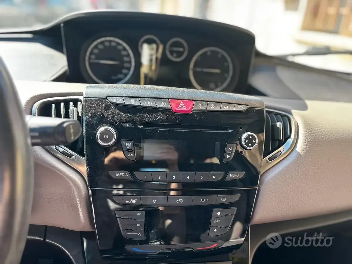 Usata Lancia Ypsilon 95 CV (69 kW) 2015 Marrone Utilitaria