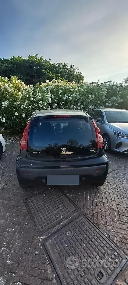 Usata Peugeot 107 68 CV (50 kW) 2011 Nero Utilitaria