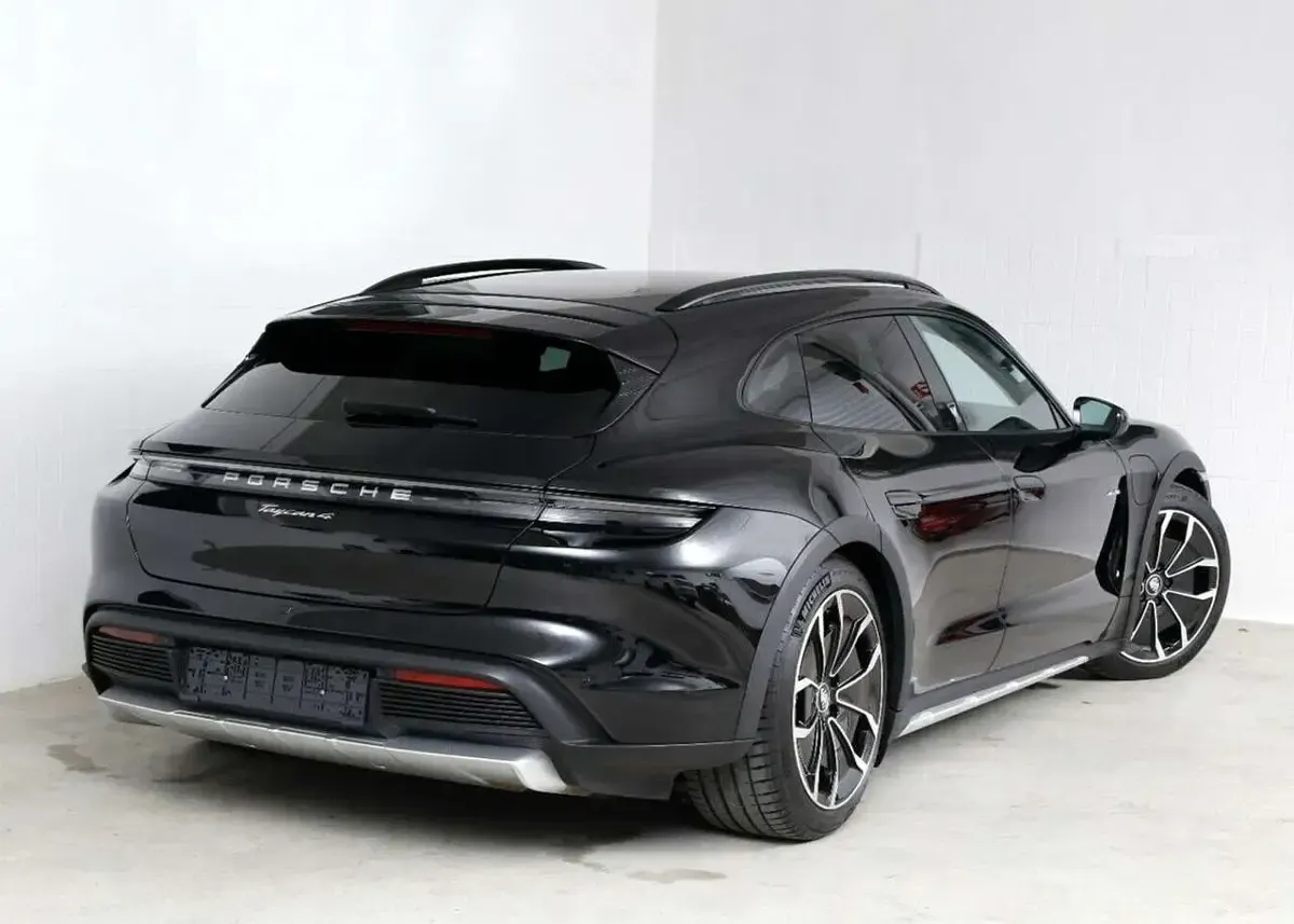 Usata Porsche Taycan 4 Cross Turismo Cross Turismo 350 kW (476 CV) 2023 Nero Station wagon