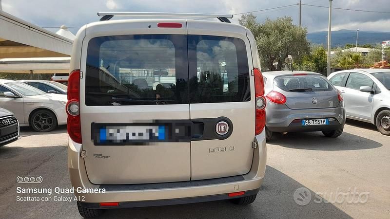 Usata Fiat Doblò Dynamic 105 CV (77 kW) 2012 Oro Monovolume