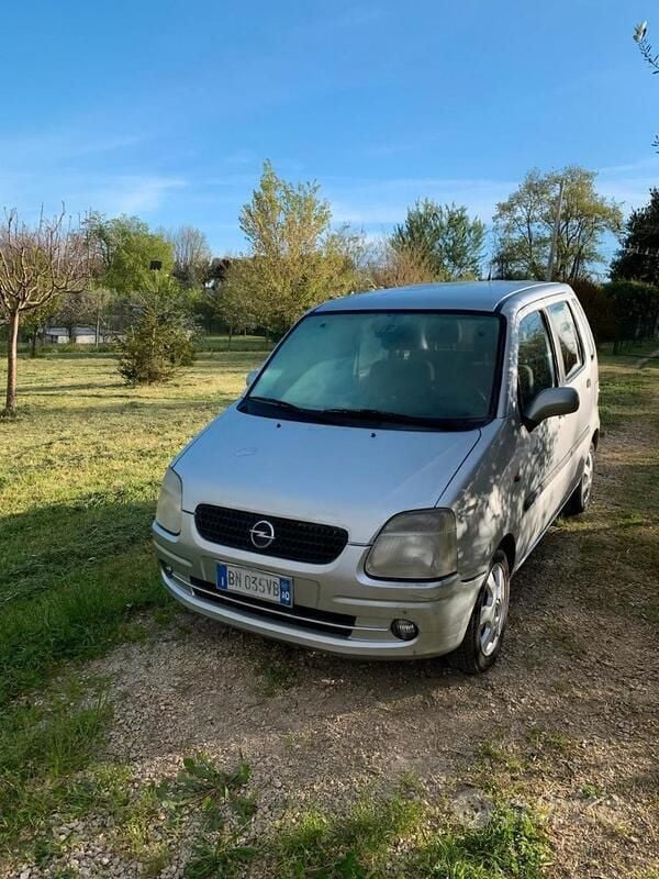 Usata Opel Agila 75 CV (55 kW) 2000 Grigio Utilitaria