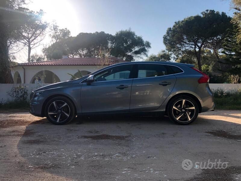 Grigio Usata 2015 Volvo V40 R-Design Station wagon | 9000 € (Cara) - Immagine 1/4