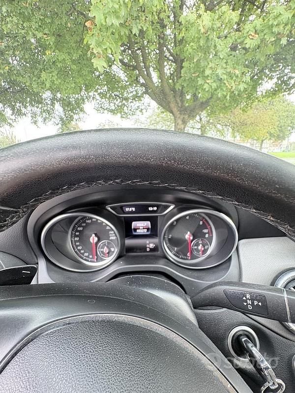 Usata Mercedes CLA200 136 CV (100 kW) 2016 Grigio Berlina