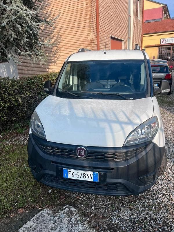 Bianco Usata 2017 Fiat Doblò Monovolume | 6800 € - Immagine 1/4