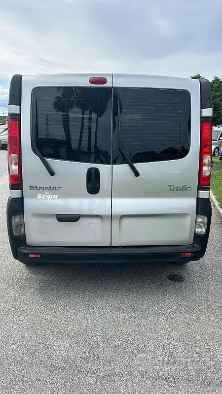 Usata Renault Trafic 146 CV (107 kW) 2007 Grigio Monovolume
