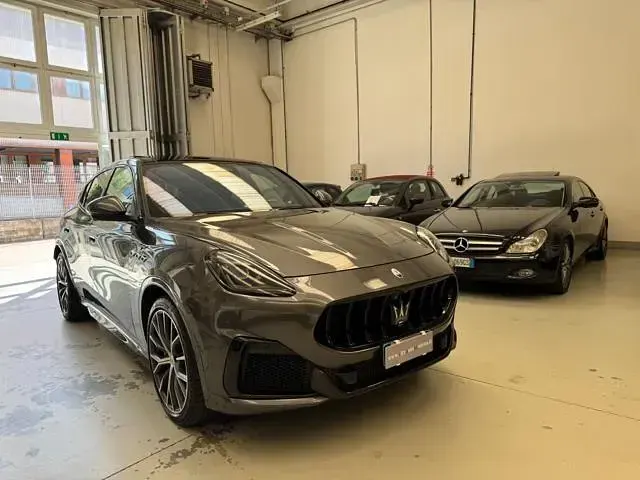 Usata Maserati Grecale 530 CV (389 kW) 2022 Grigio scuro metallizzato SUV
