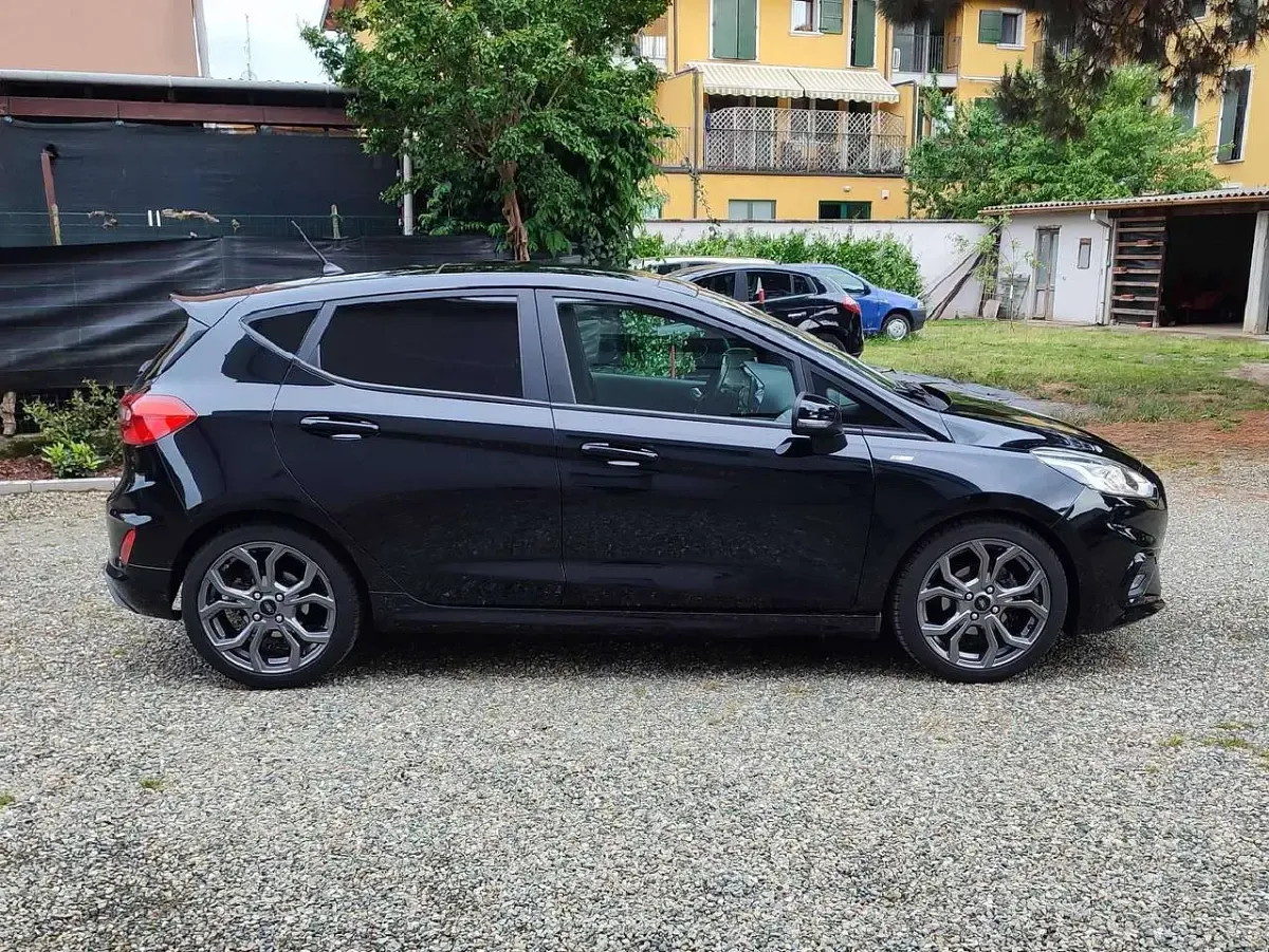 Begagnad Ford Fiesta ST-Line 101 HK (74 kW) 2018 Svart Halvkombi