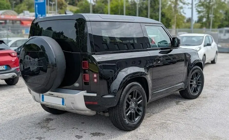 Usata Land Rover Defender SE 199 CV (146 kW) 2023 Nero SUV