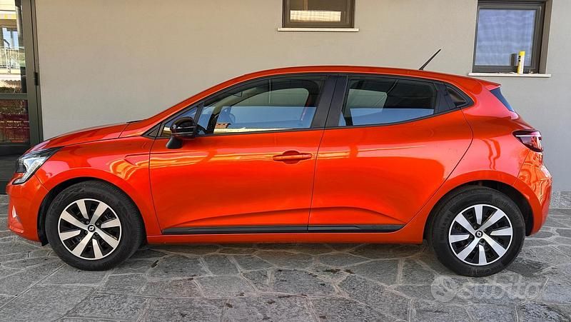 Usata Renault Clio V Life 67 CV (49 kW) 2023 Marrone Berlina