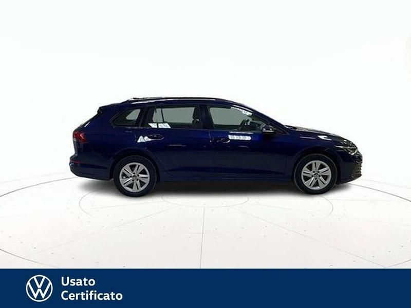 Usata VW Golf VIII Life 116 CV (85 kW) 2021 Blu pastello Station wagon