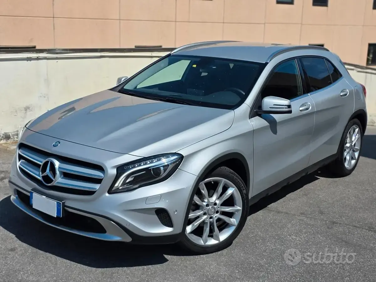 Usata Mercedes GLA200 136 CV (100 kW) 2015 Grigio SUV