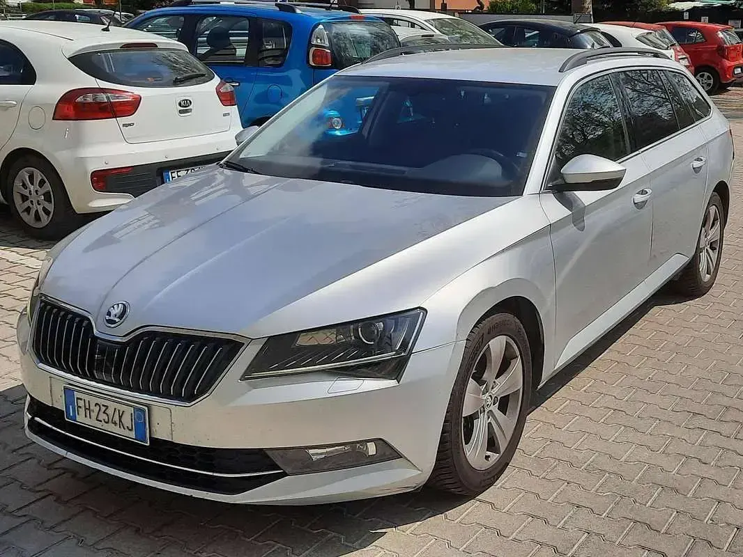 Usata Skoda Superb Executive 150 CV (110 kW) 2017 Grigio Station wagon
