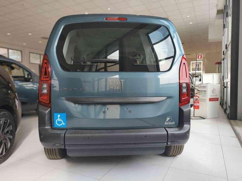 Nuova Fiat Doblò 131 CV (96 kW) 2025 Blu Monovolume