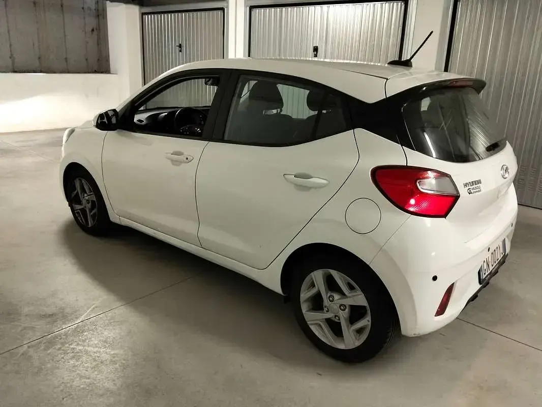 Usata Hyundai i10 67 CV (49 kW) 2023 Bianco Utilitaria
