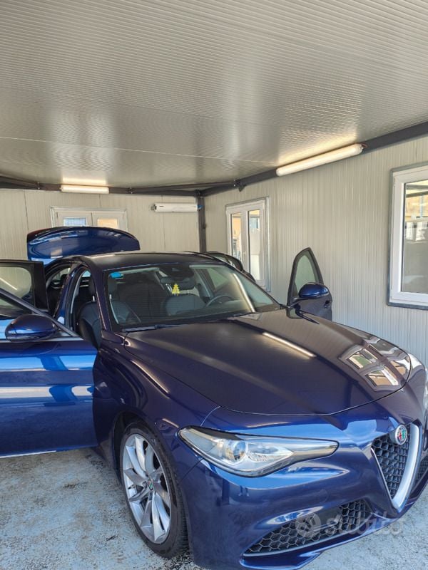 Usata Alfa Romeo Giulia 180 CV (132 kW) 2018 Blu Berlina